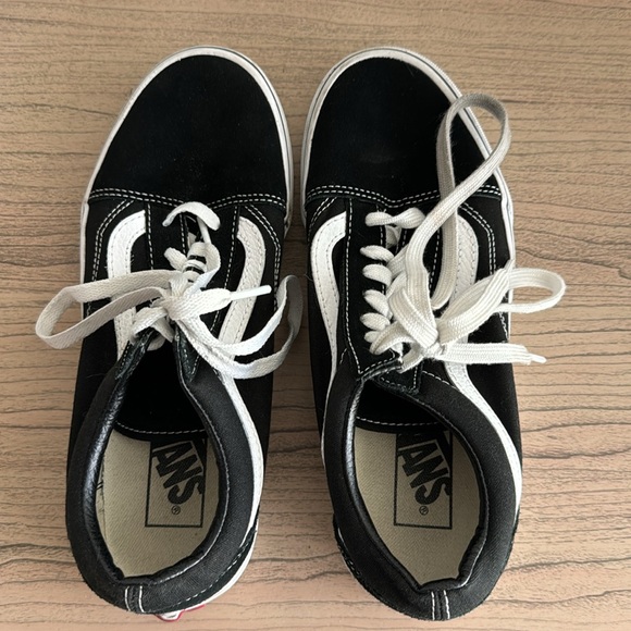 *like new* Old Skool Classic Vans - Picture 5 of 8